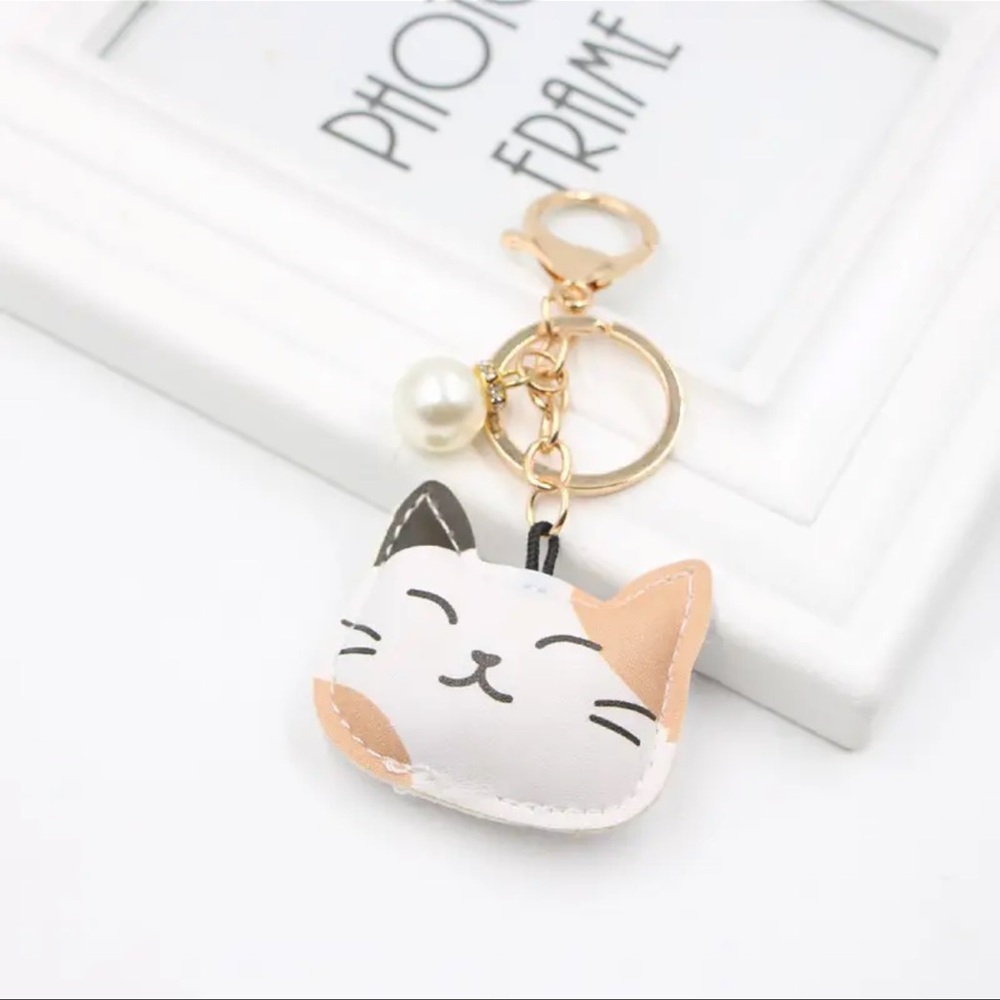 Cat Keychain with Pearl Accent, NEW